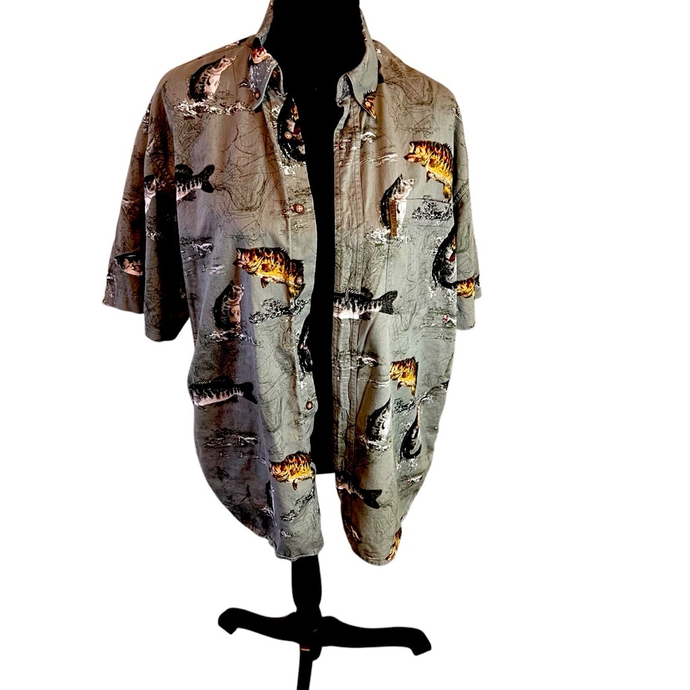 North River outfitters green sport fishing shirt. Short sleeve. Button front.